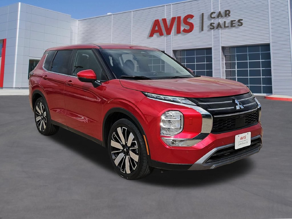Used 2025 Mitsubishi Outlander SE AWD/4WD image 3