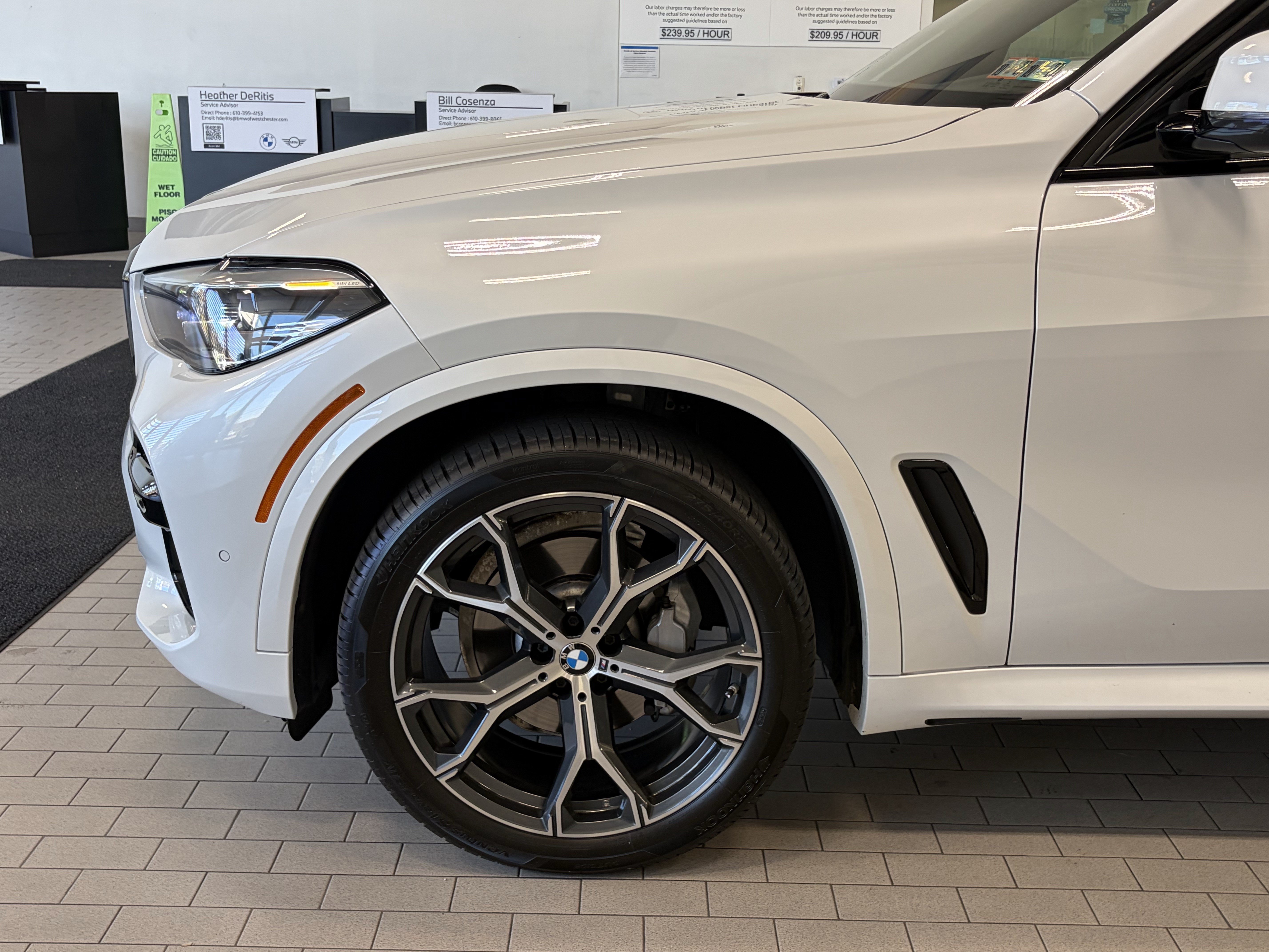 Certified 2023 BMW X5 xDrive40i w/ M Sport Package AWD/4WD image 4