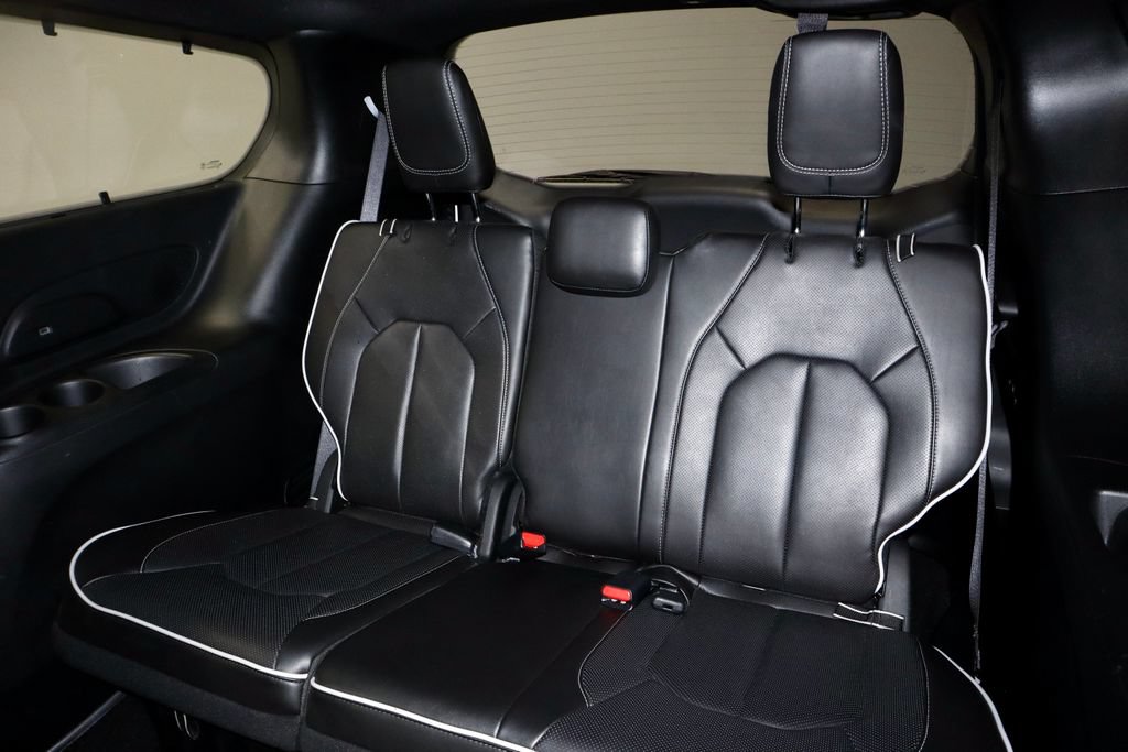 Used 2025 Chrysler Pacifica Limited FWD image 23