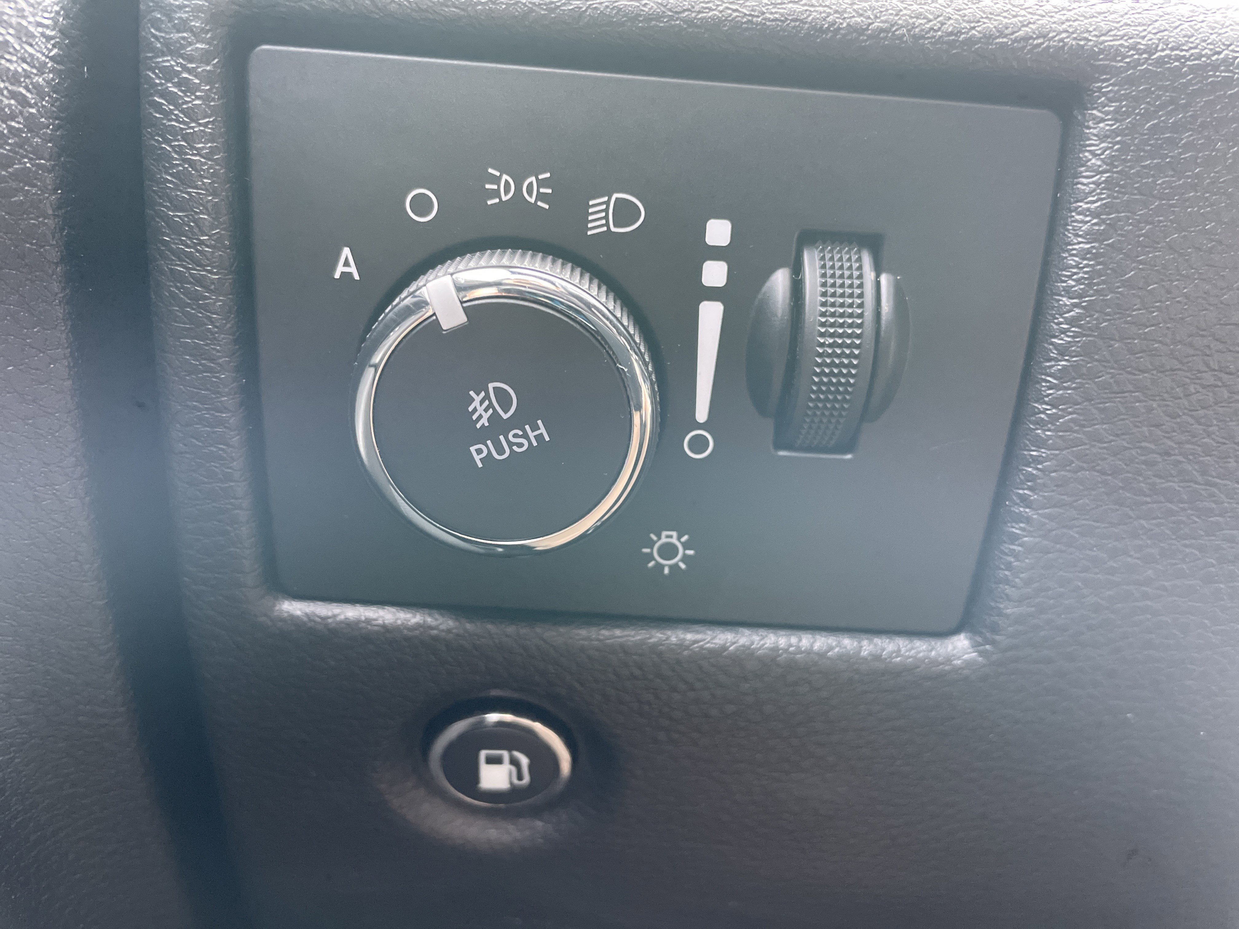 Used 2020 Jeep Grand Cherokee Altitude image 45