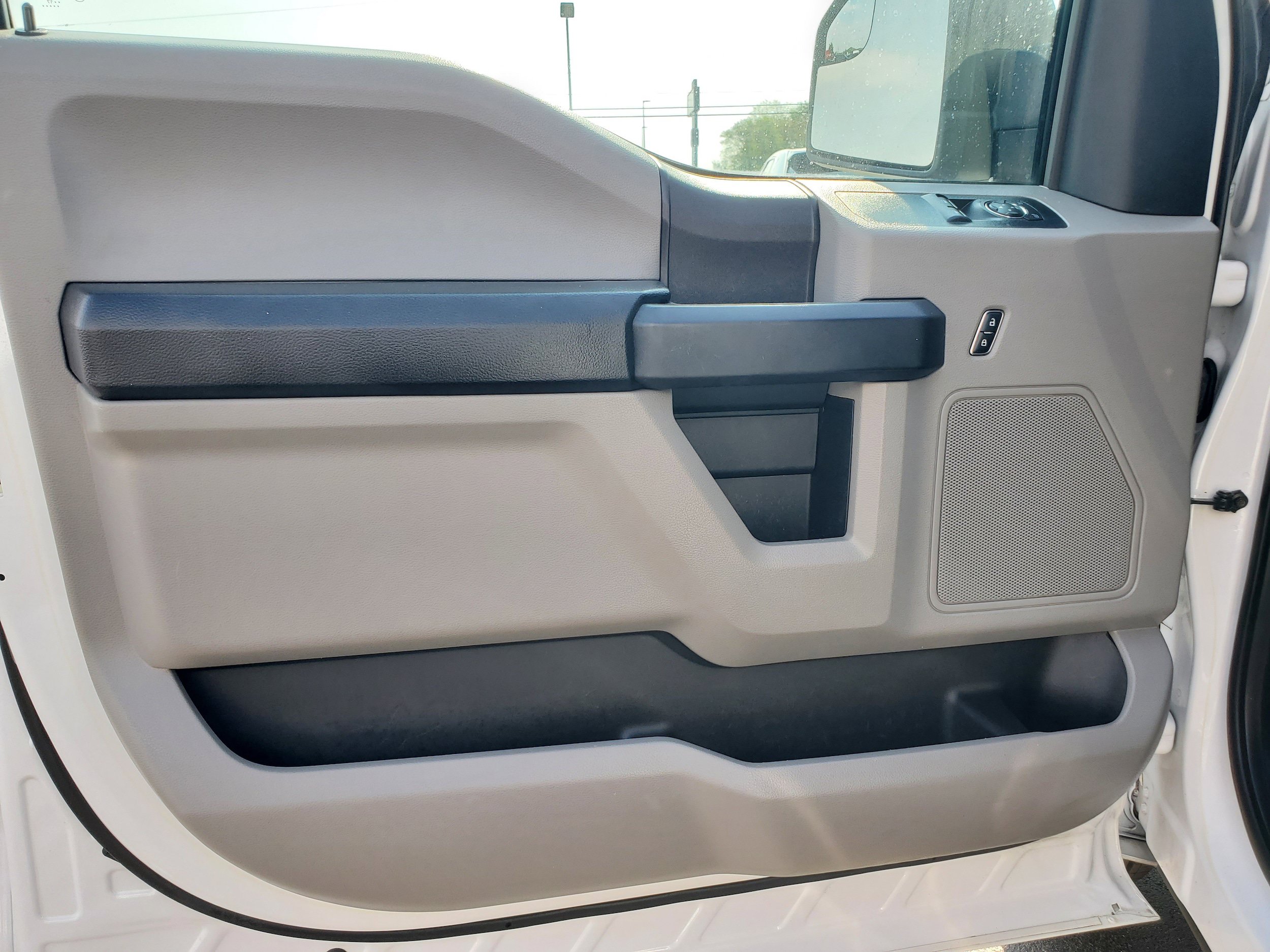 Used 2017 Ford F150 XL w/ Equipment Group 101A Mid RWD image 11