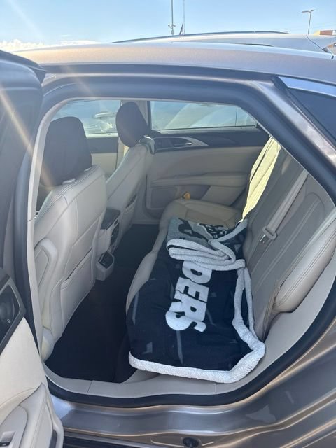 Used 2019 Lincoln MKZ Reserve FWD image 10