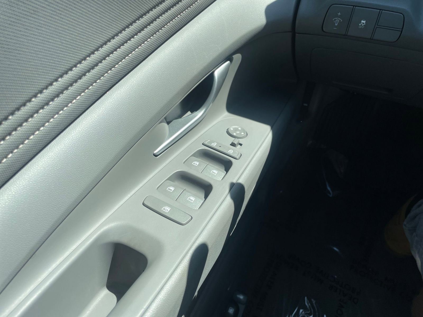 Used 2025 Hyundai Elantra SEL image 18