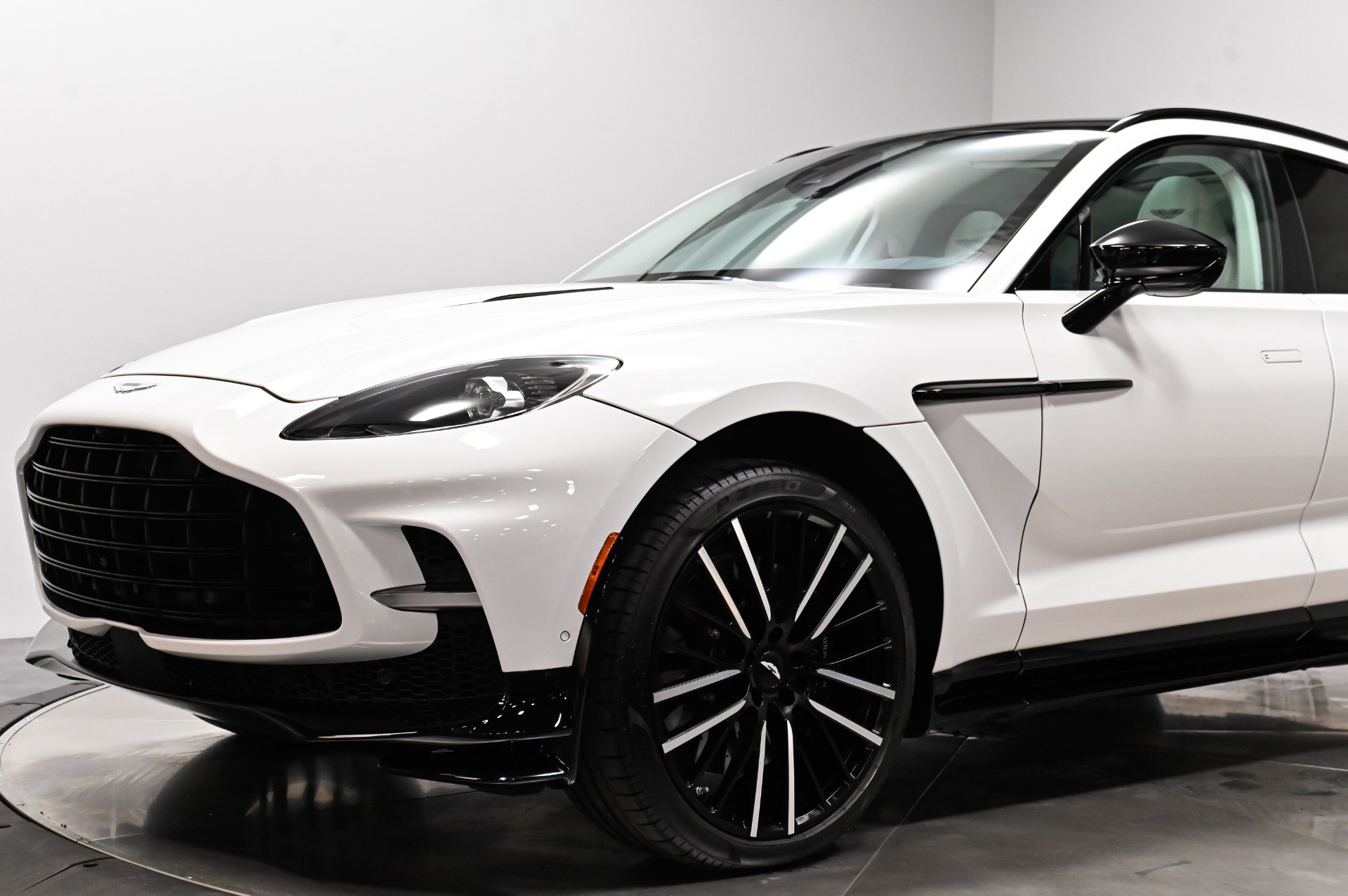 Used 2023 Aston Martin DBX 707 AWD/4WD image 5