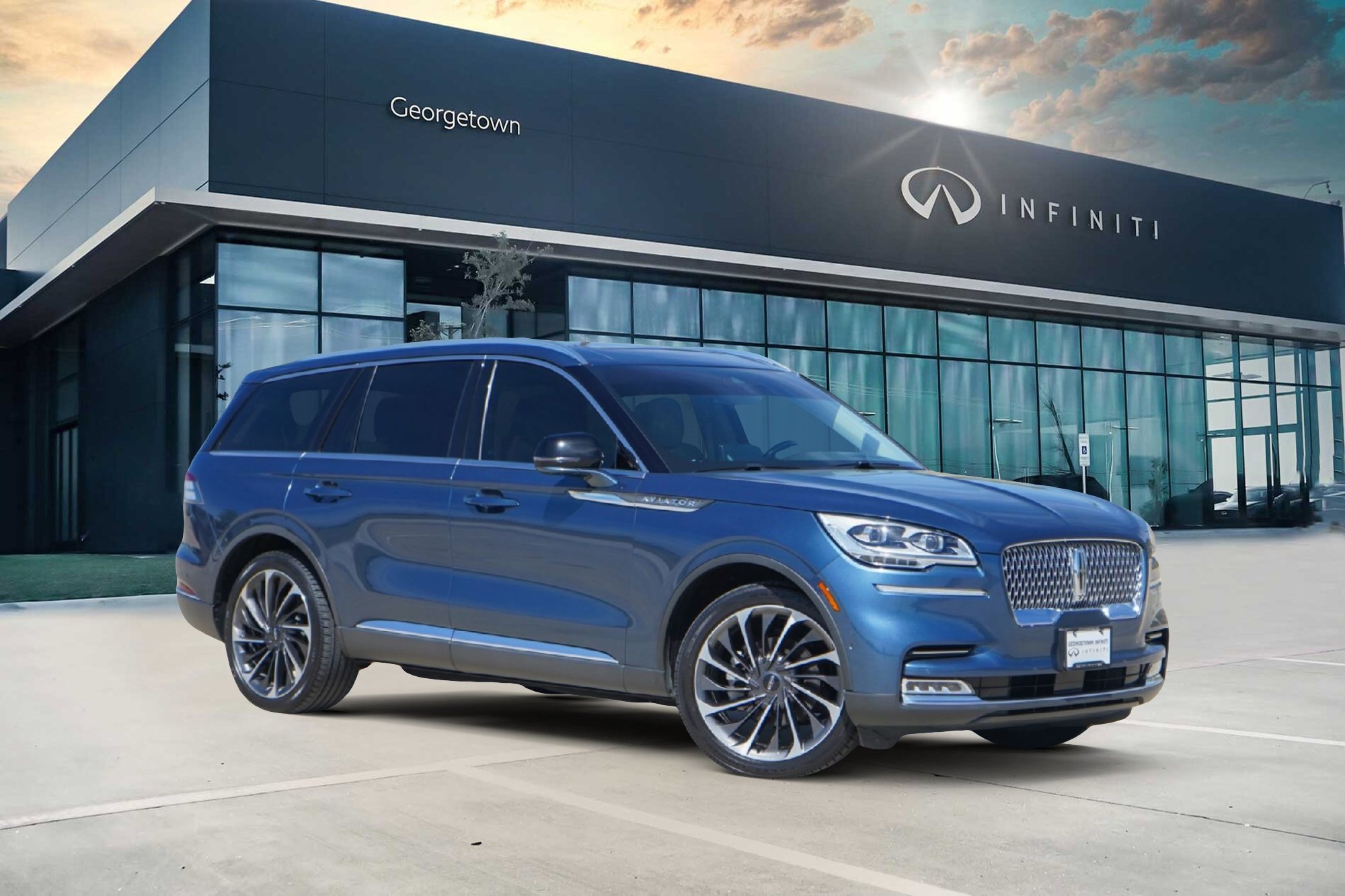 Used 2020 Lincoln Aviator Reserve w/ Equipment Group 202A image 2