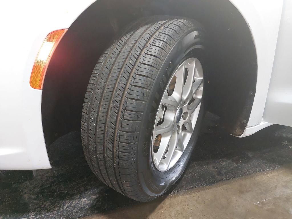Used 2024 Chrysler Pacifica Touring-L FWD image 31