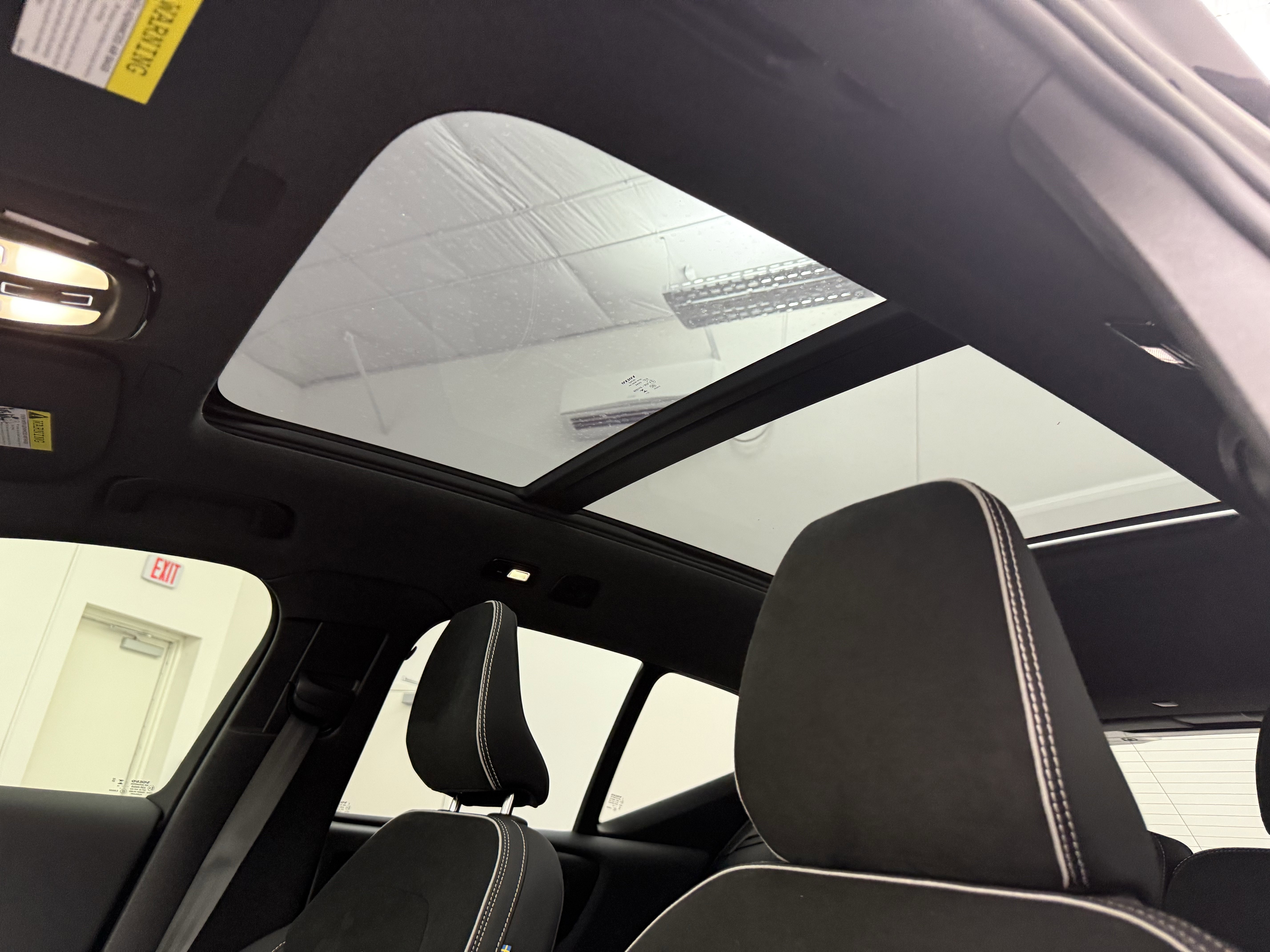 Certified 2023 Volvo XC40 B5 Ultimate w/ Protection Package Premier image 14