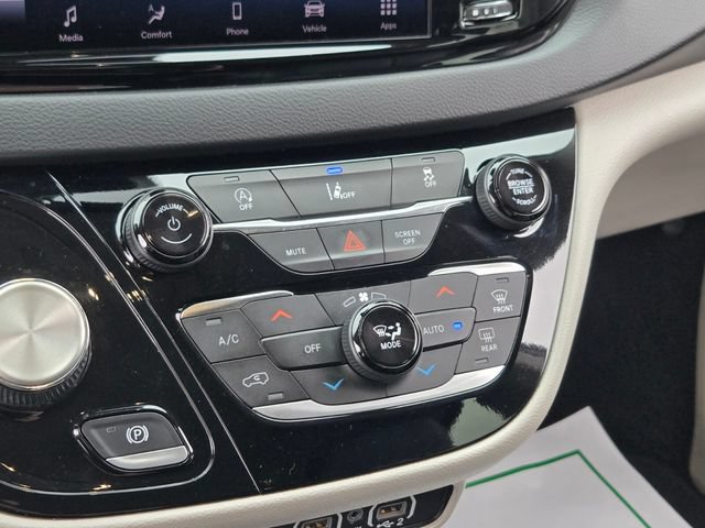 Used 2022 Chrysler Pacifica Touring-L FWD image 32