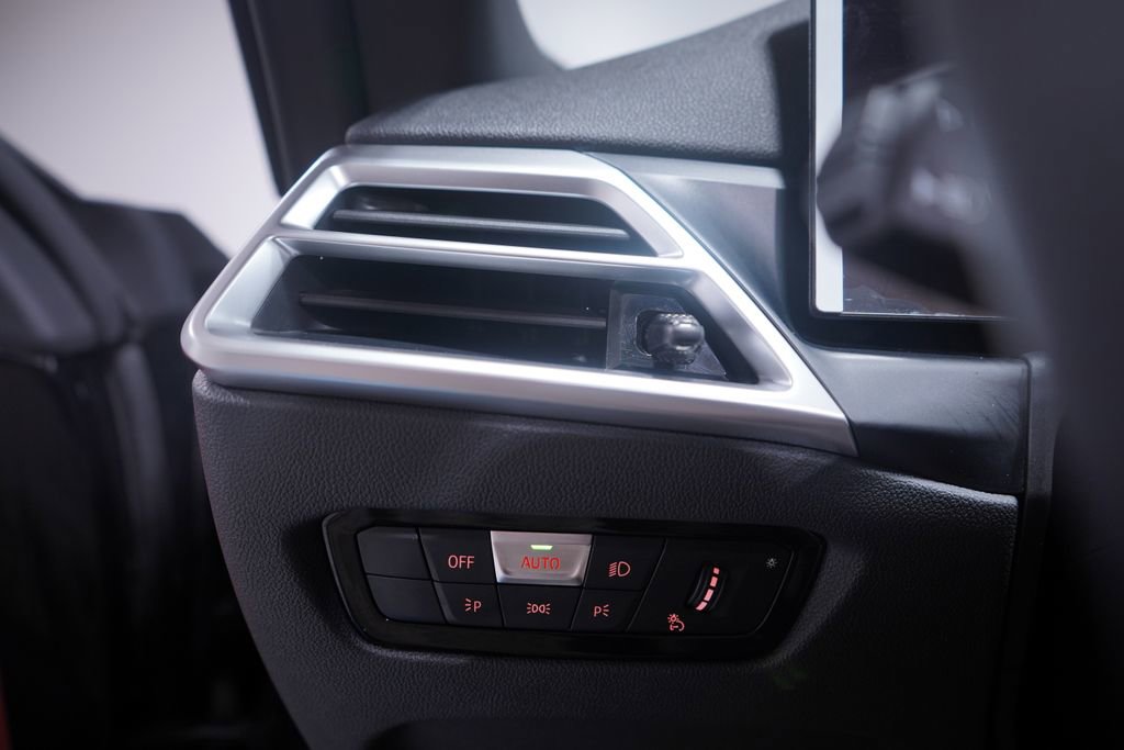 Used 2025 BMW 430i Convertible w/ Convenience Package image 21