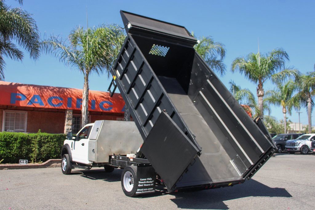 Used 2018 Ford F550 2WD Regular Cab Super Duty image 2