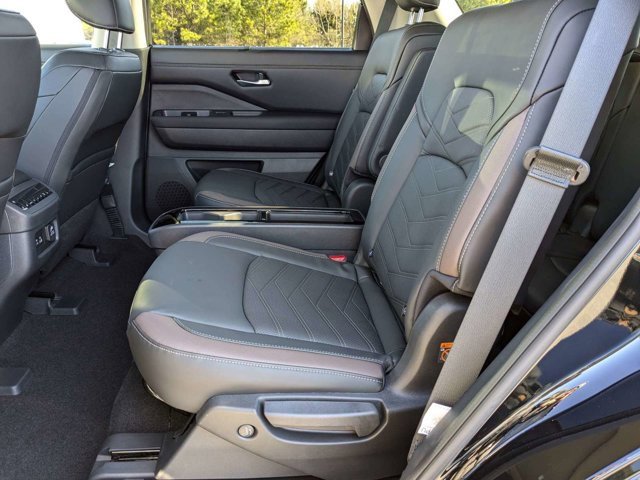 New 2025 Nissan Pathfinder Platinum image 15