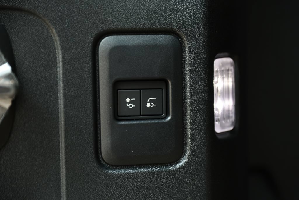 New 2026 Land Rover Defender 110 X-Dynamic SE AWD/4WD image 10