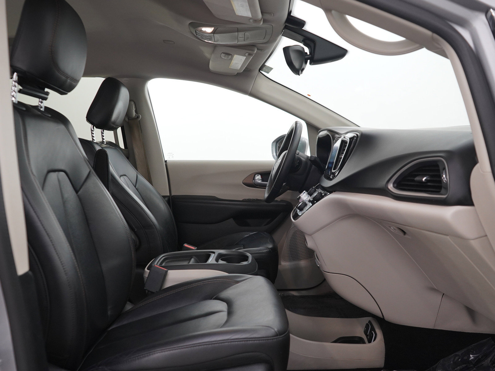 Used 2017 Chrysler Pacifica Touring-L FWD image 11