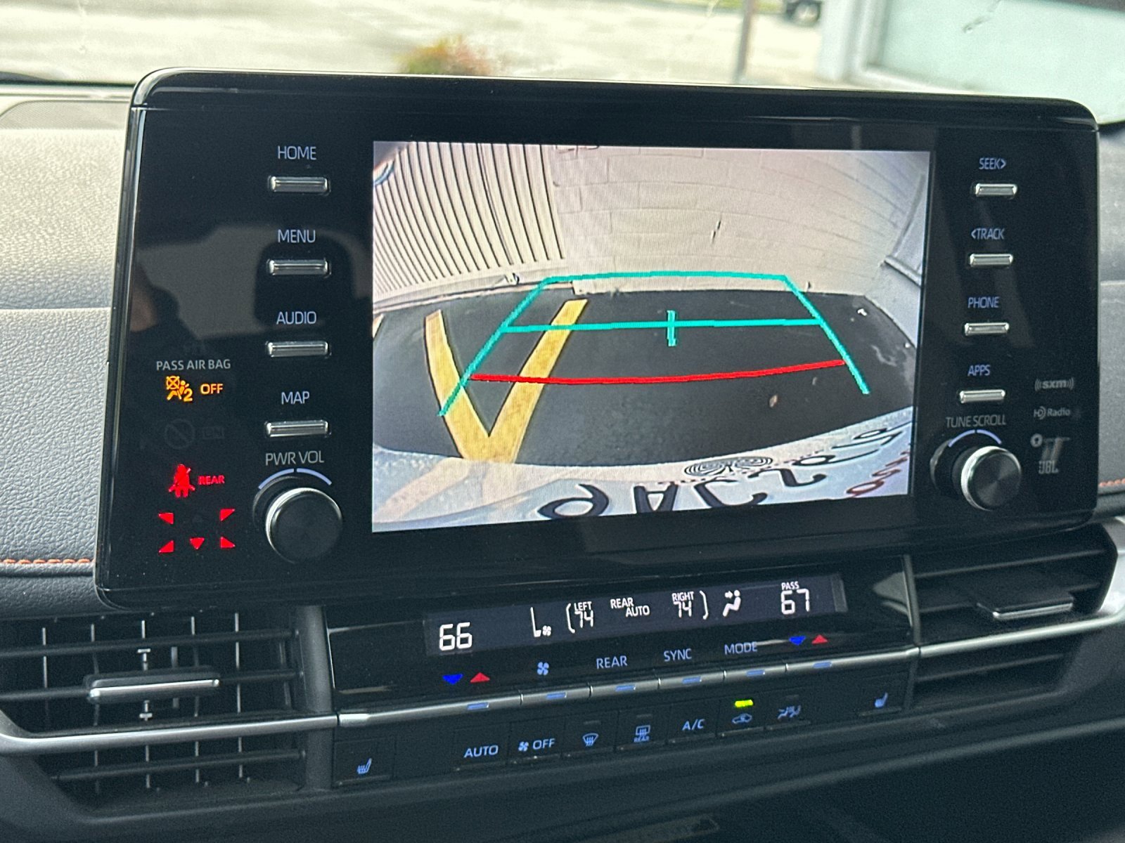 Used 2022 Toyota Sienna XSE image 19