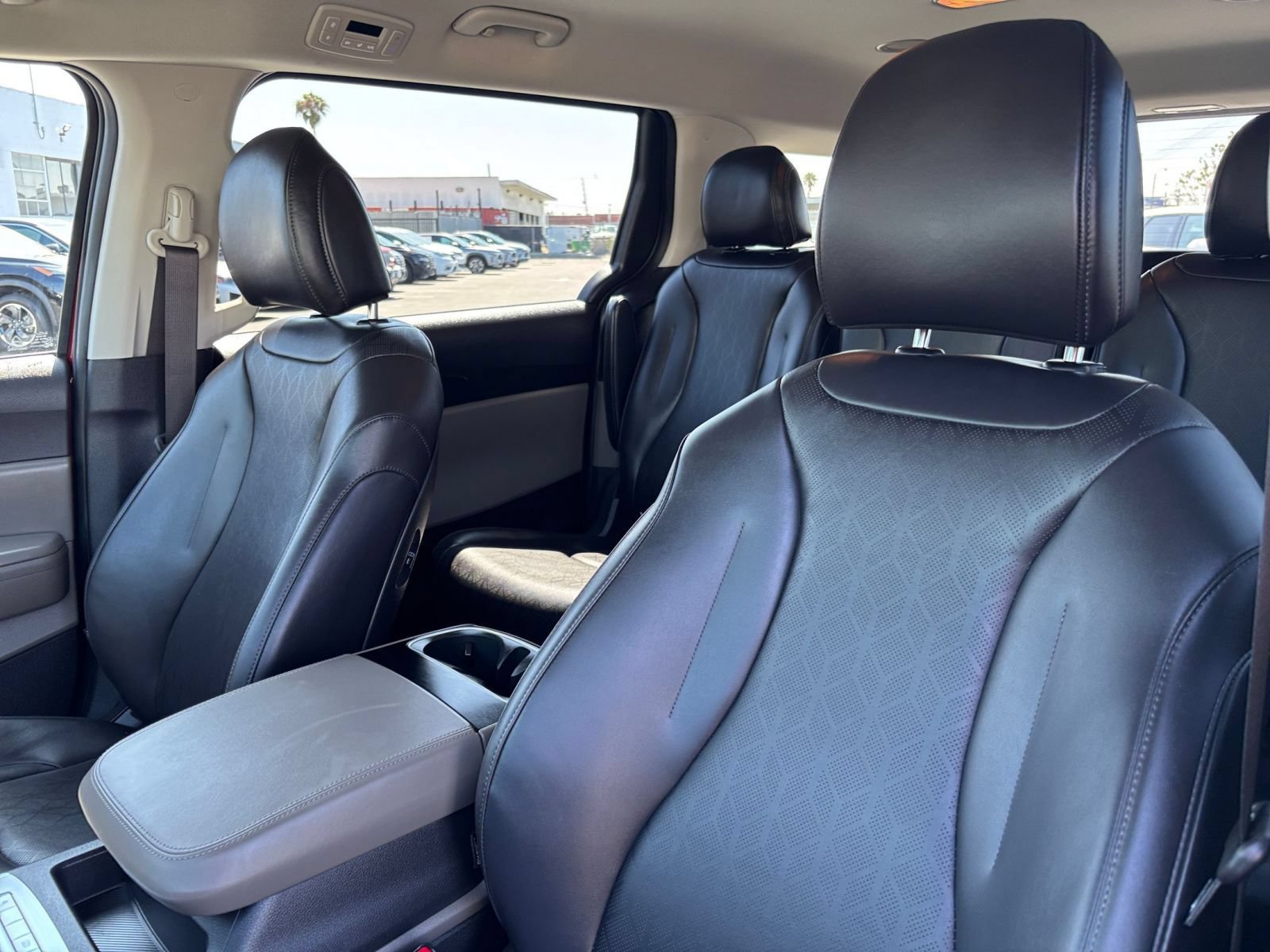 Used 2026 Kia Carnival FWD image 37