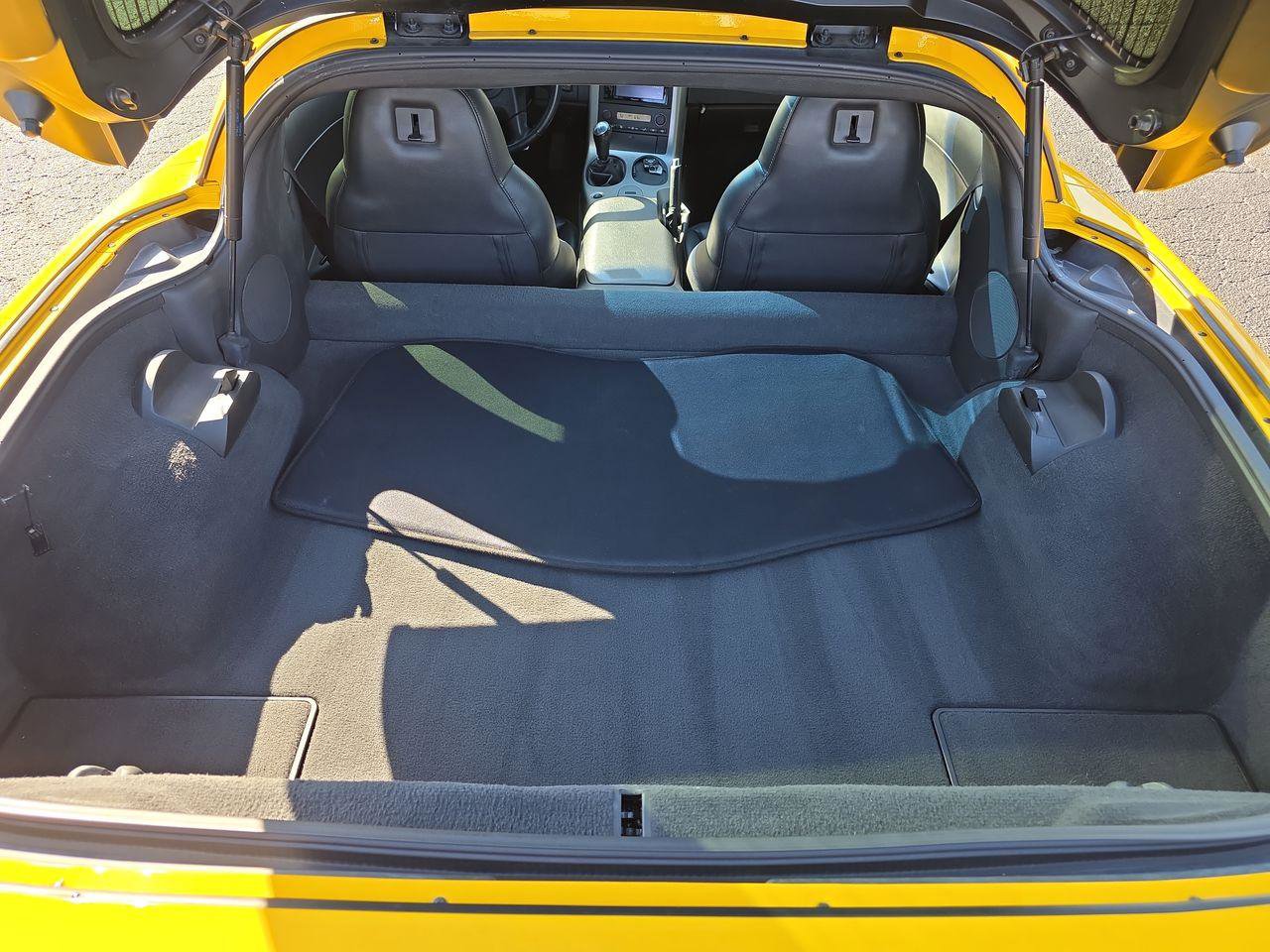 Used 2005 Chevrolet Corvette COUPE w/ Performance Handling Package image 15