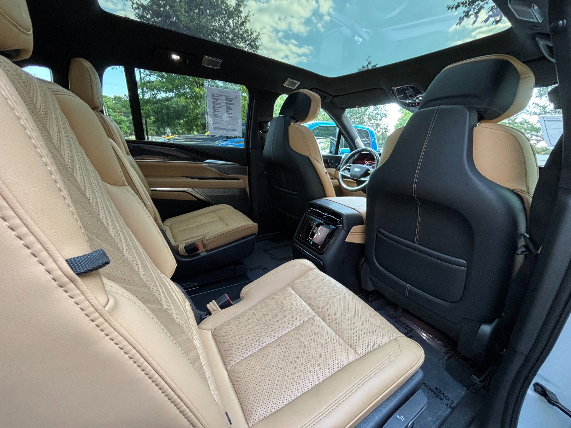 Used 2026 Cadillac Escalade IQ Luxury 2 AWD/4WD image 34