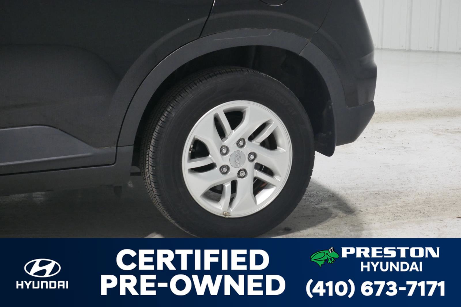 Used 2020 Hyundai Venue SEL image 26