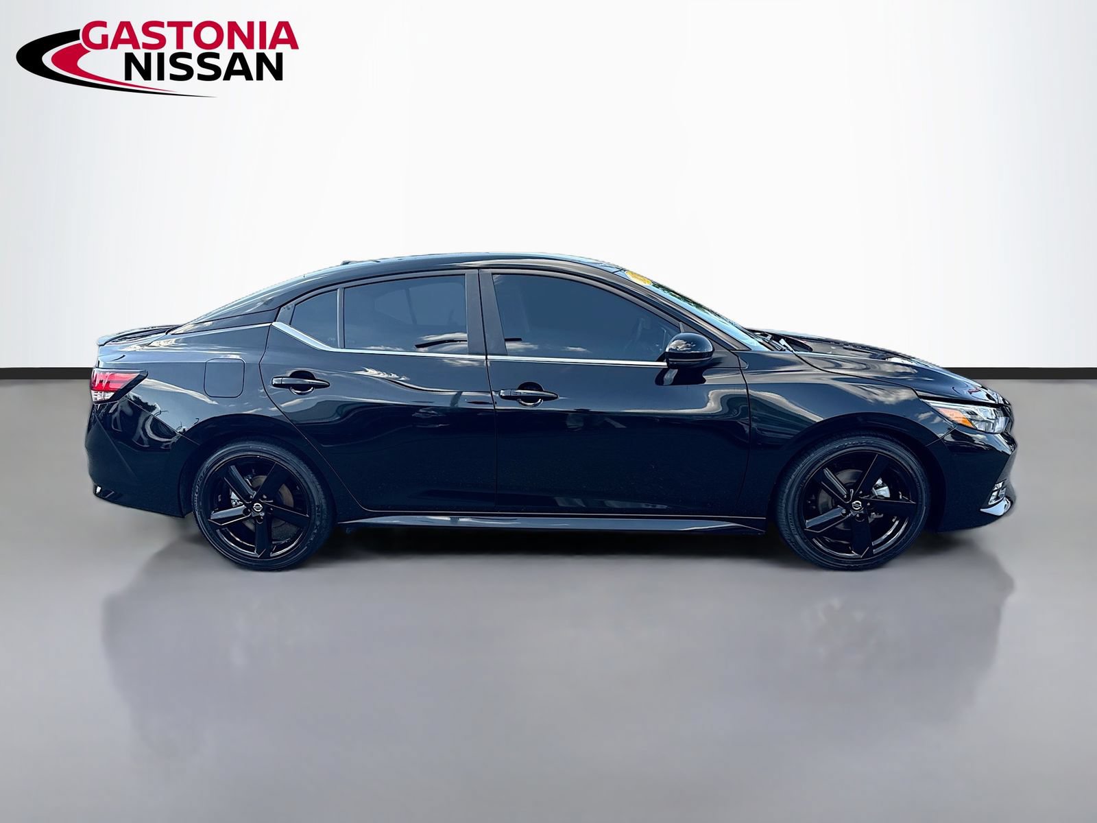 Used 2023 Nissan Sentra SR w/ Electronics Package FWD image 7