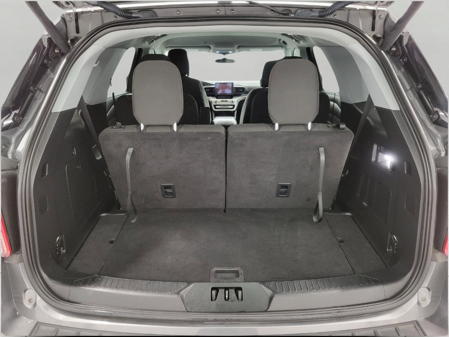 Used 2022 Ford Explorer XLT image 13