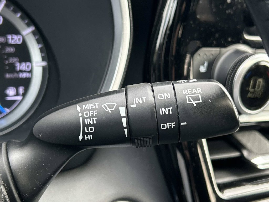 Used 2020 Toyota Highlander XLE AWD/4WD image 37