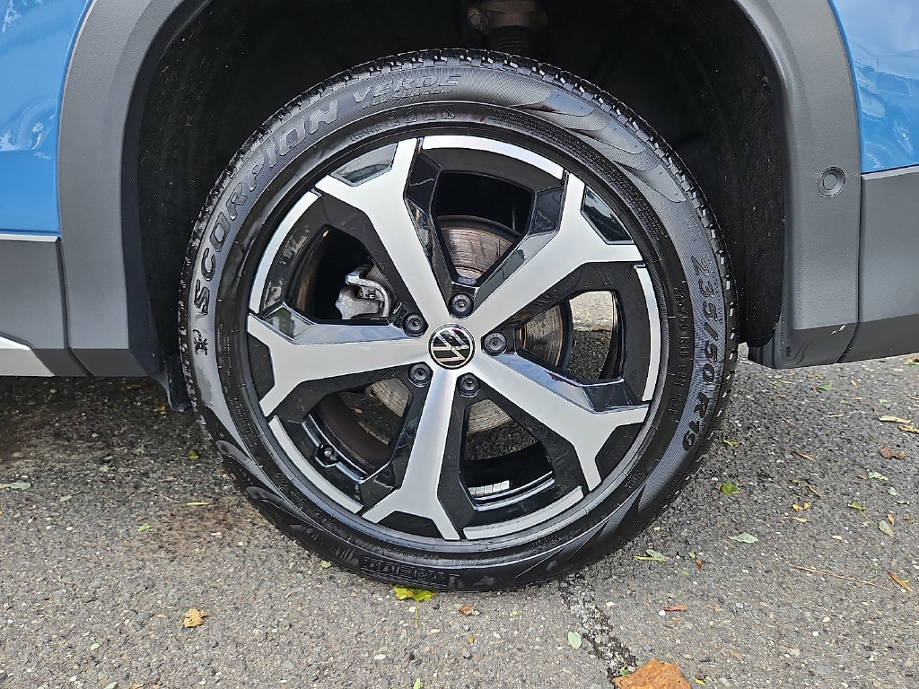 Certified 2025 Volkswagen Tiguan SE AWD/4WD image 9