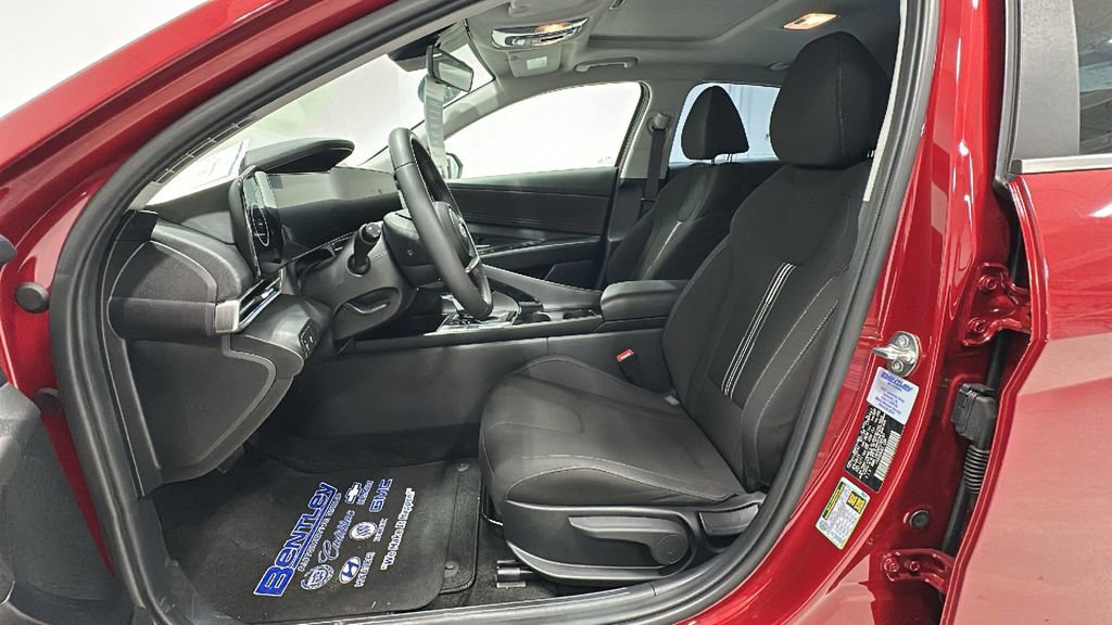 Certified 2024 Hyundai Elantra SEL w/ Convenience Package image 9