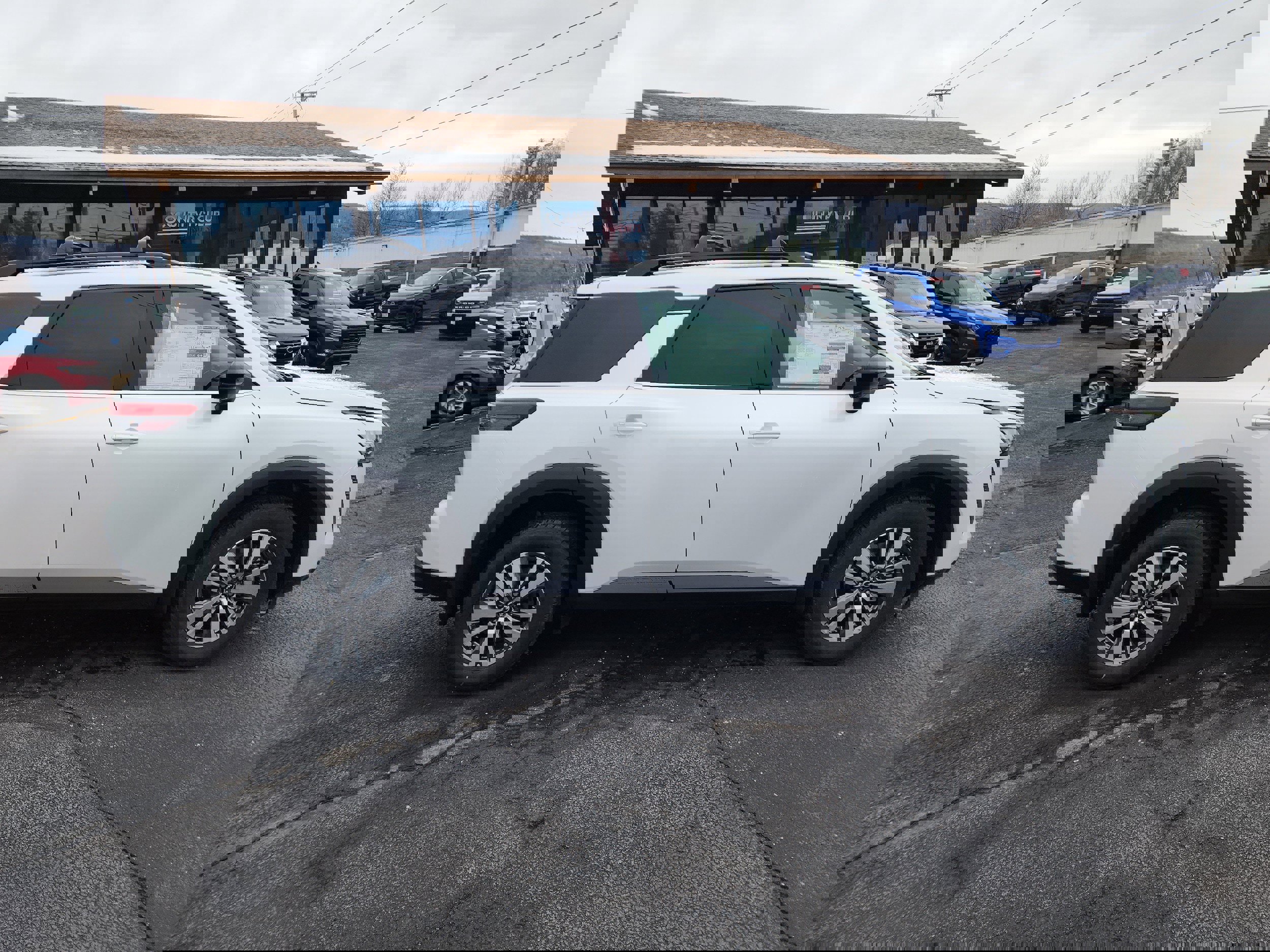 New 2026 Nissan Pathfinder SL image 9