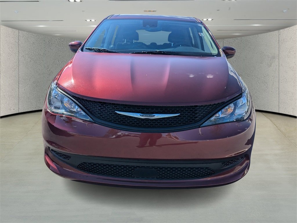 Used 2023 Chrysler Voyager LX image 8