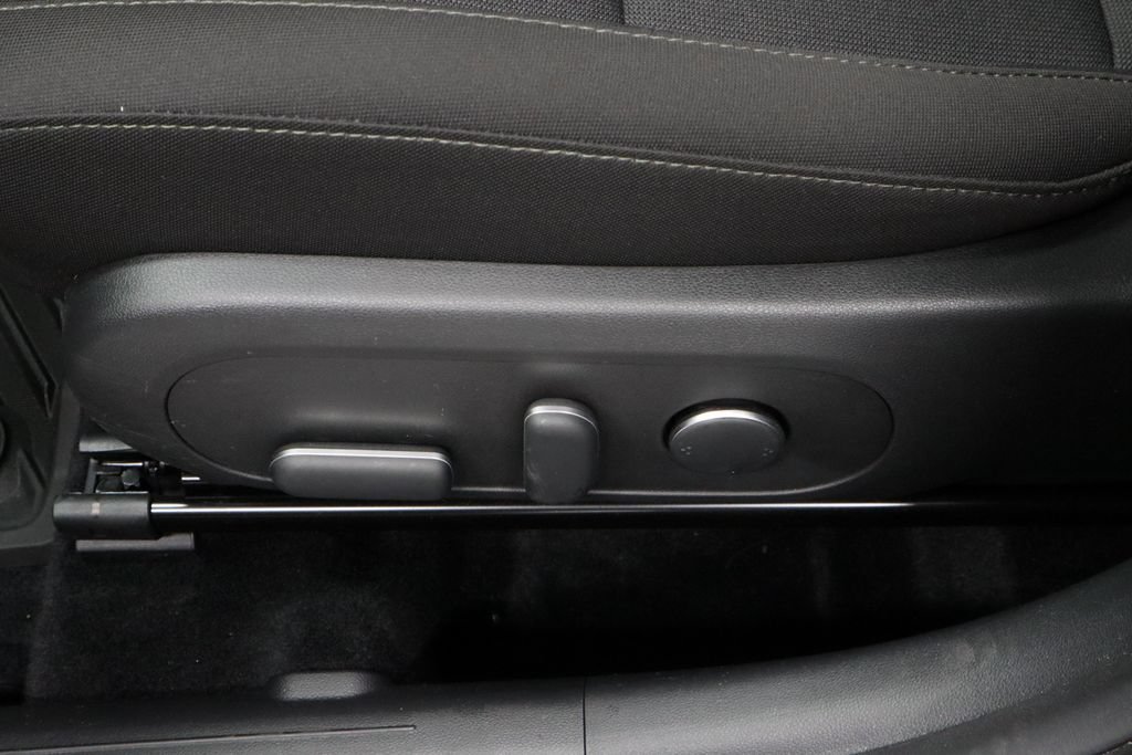 Certified 2025 Hyundai Kona SEL AWD/4WD image 28