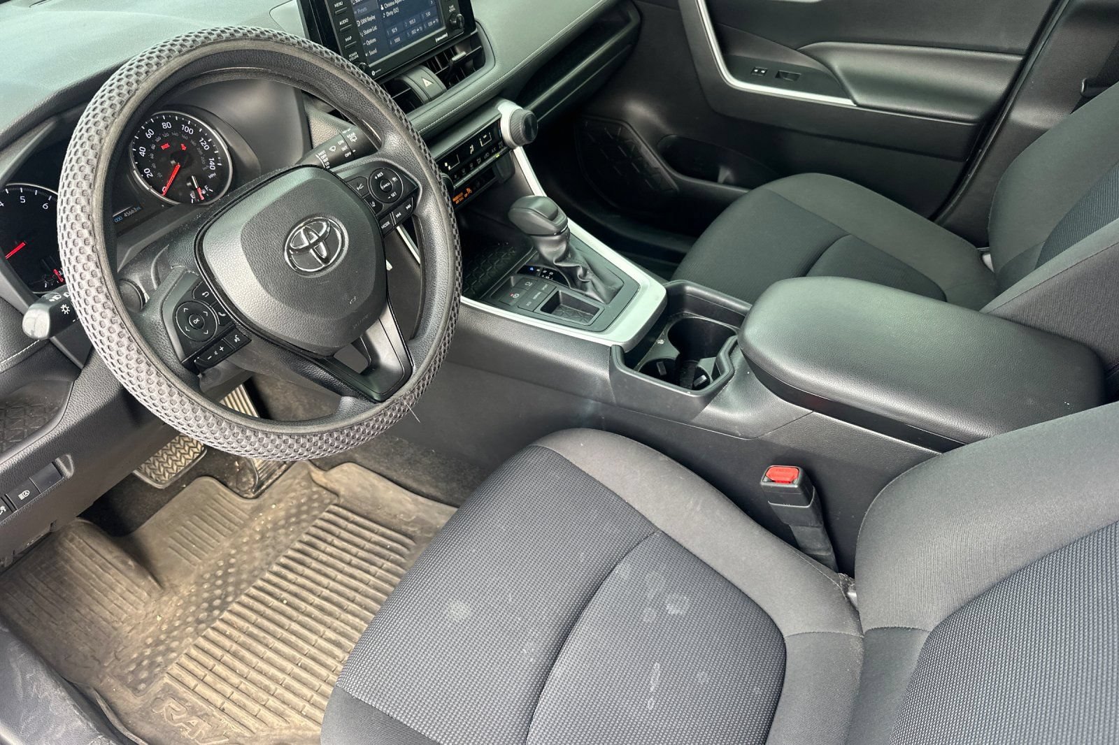 Used 2020 Toyota RAV4 LE w/ Carpet Mat Package FWD image 10