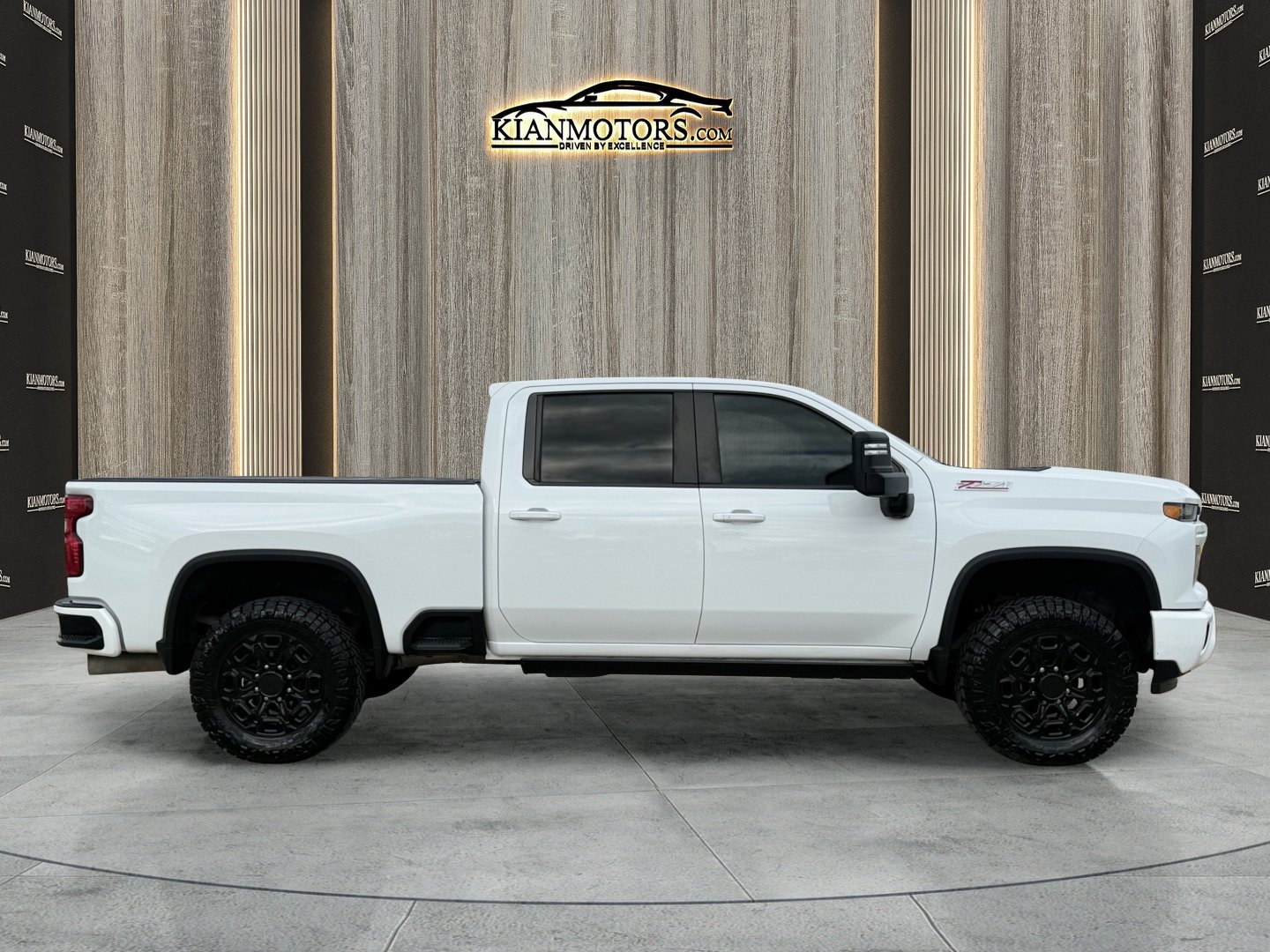 Used 2024 Chevrolet Silverado 2500 LT AWD/4WD image 12