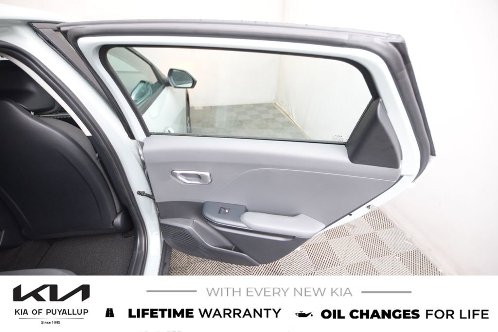 New 2025 Kia K4 LXS image 13