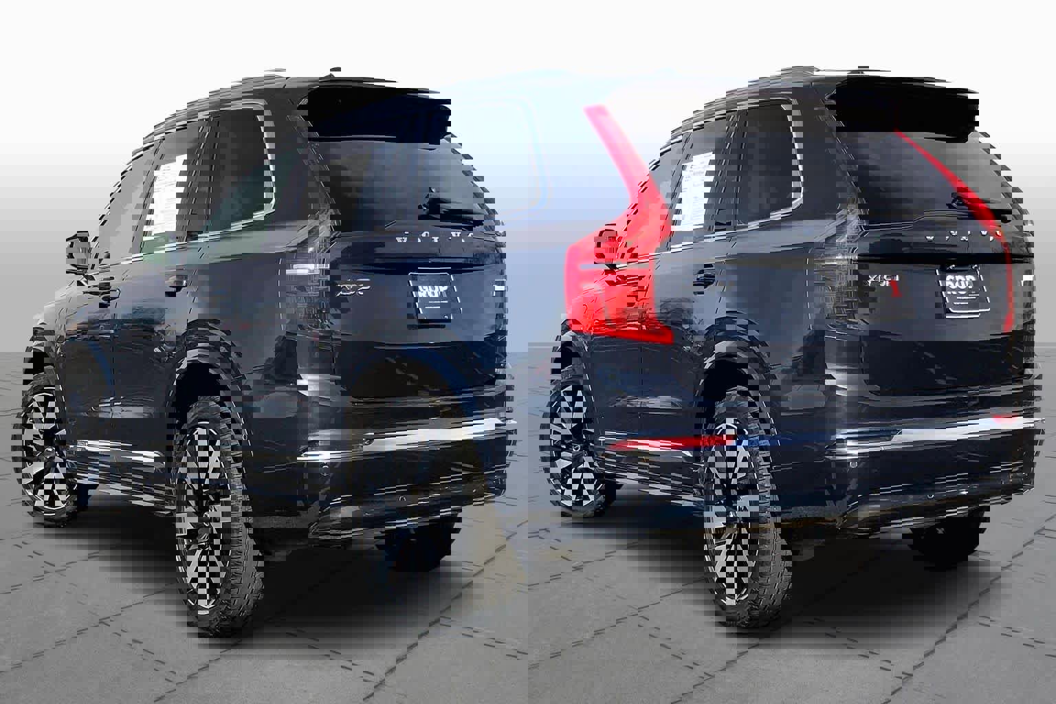 Used 2023 Volvo XC90 T8 Ultimate w/ Lounge Package image 12