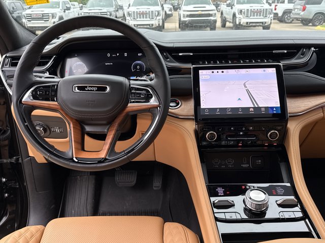 Used 2025 Jeep Grand Cherokee Summit AWD/4WD image 7