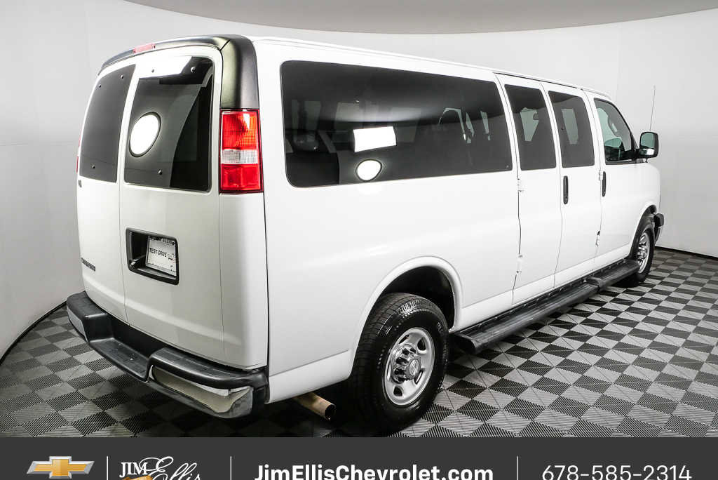 Used 2020 Chevrolet Express 3500 LT w/ LT Preferred Equipment Group RWD image 3