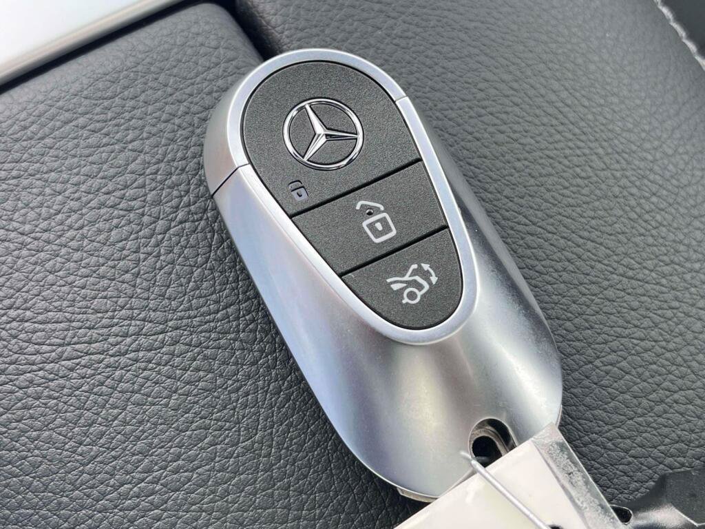 New 2026 Mercedes-Benz C 300 4MATIC Sedan image 4