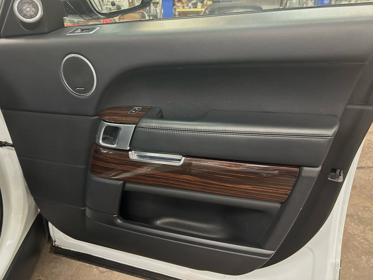 Used 2014 Land Rover Range Rover HSE AWD/4WD image 16