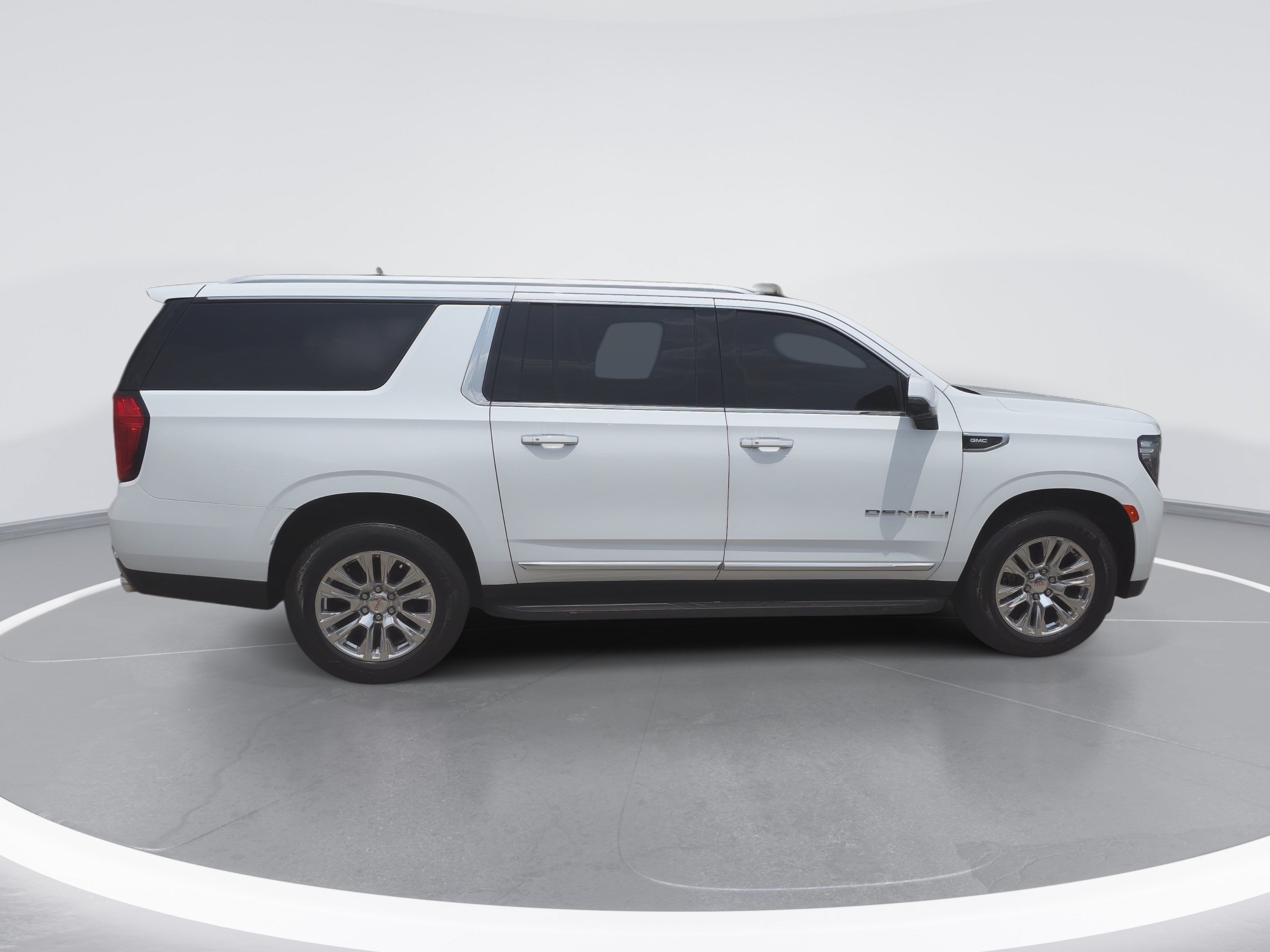 Used 2021 GMC Yukon XL Denali RWD image 2