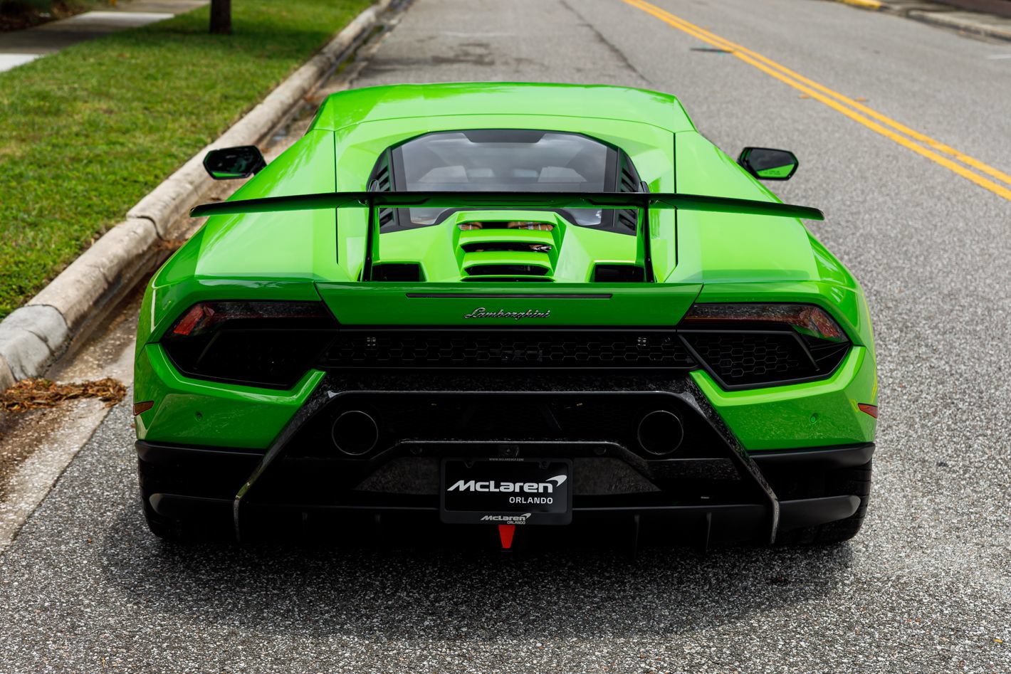 Used 2018 Lamborghini Huracan Performante AWD/4WD image 19