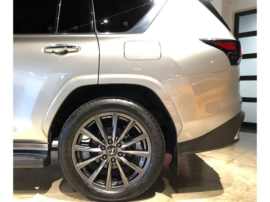Used 2024 Lexus LX 600 F Sport image 10