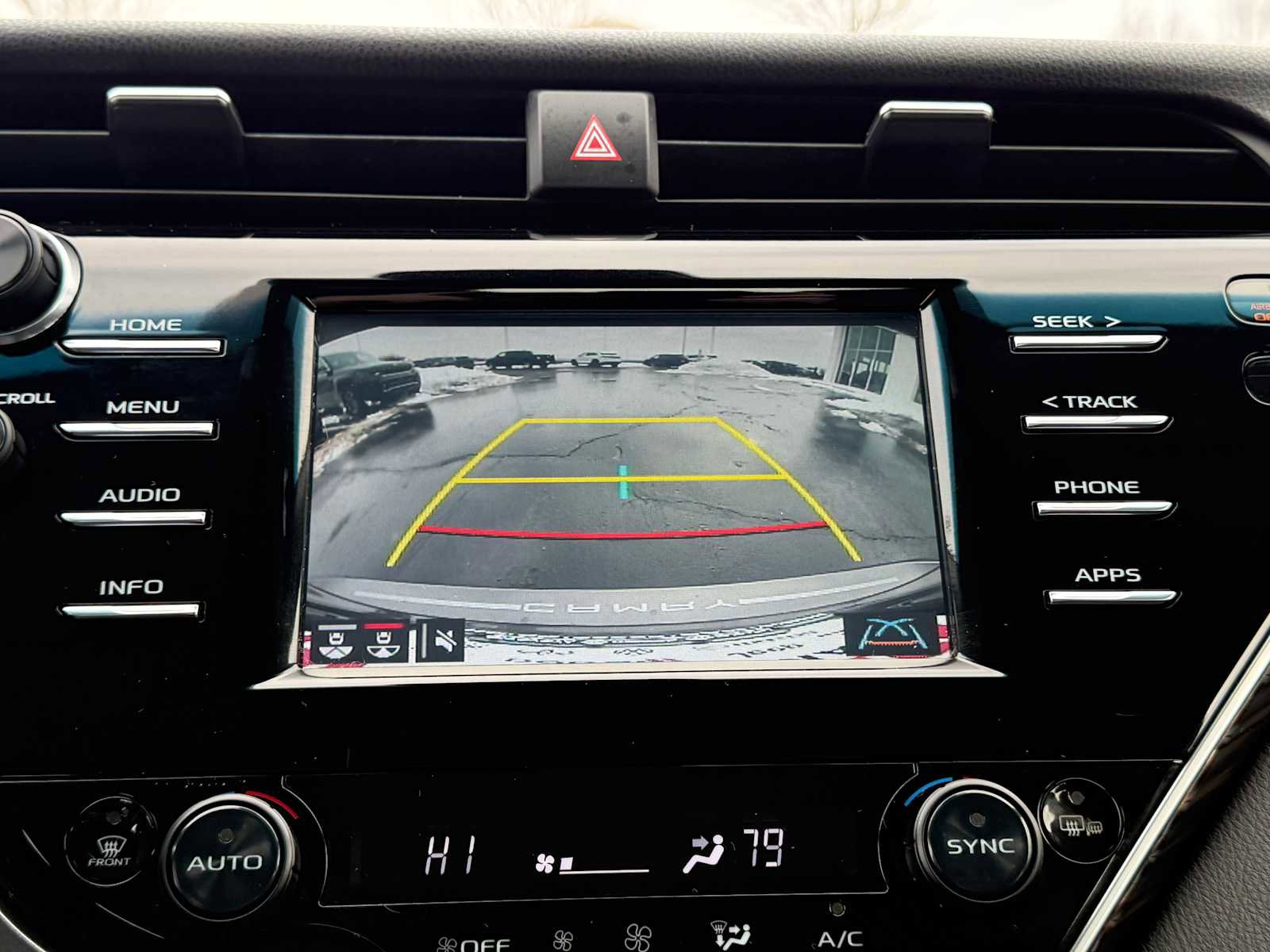 Used 2018 Toyota Camry XLE image 23