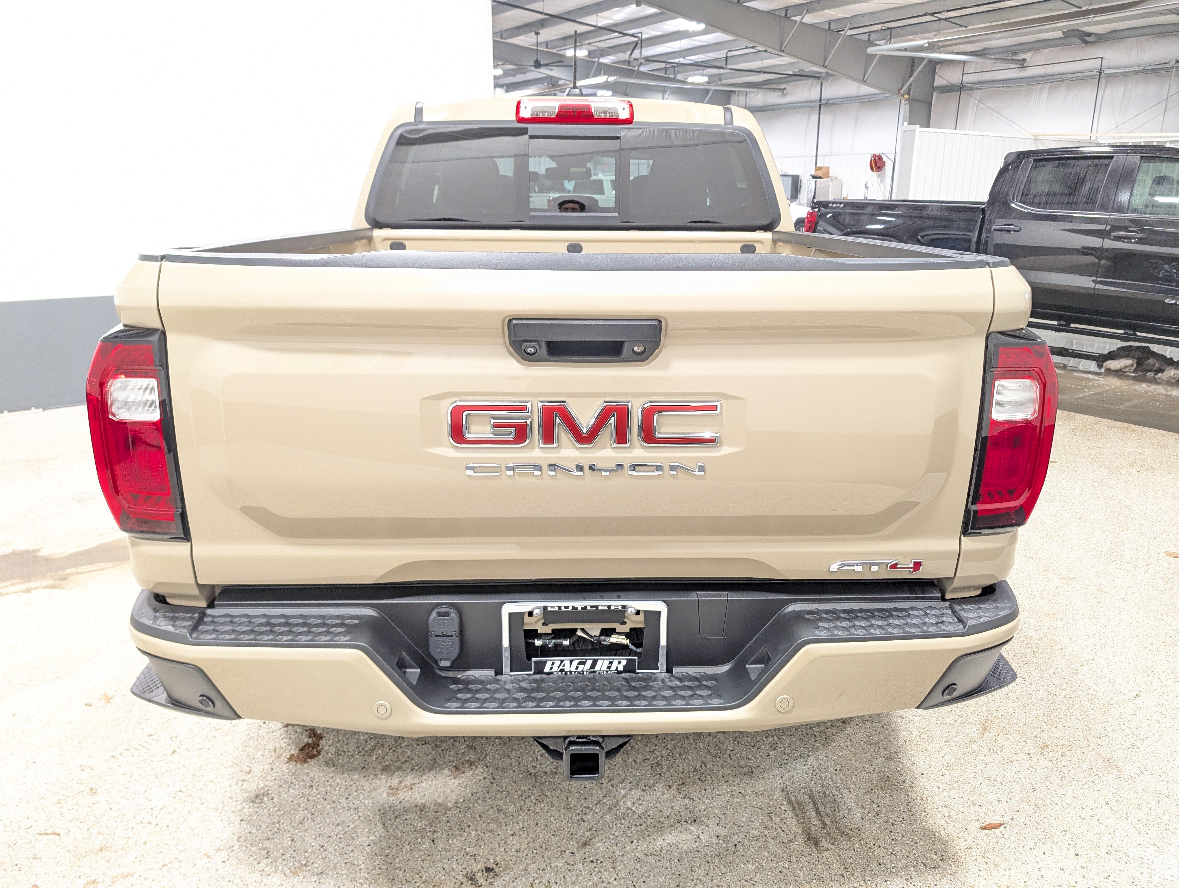 Used 2023 GMC Canyon AT4 w/ AT4 Premium Package AWD/4WD image 4