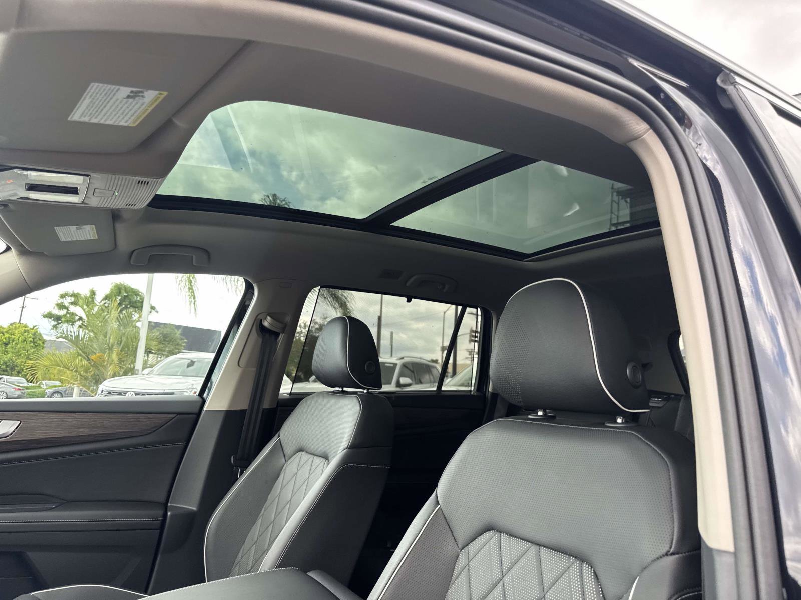 New 2026 Volkswagen Atlas SEL Premium R-Line image 18