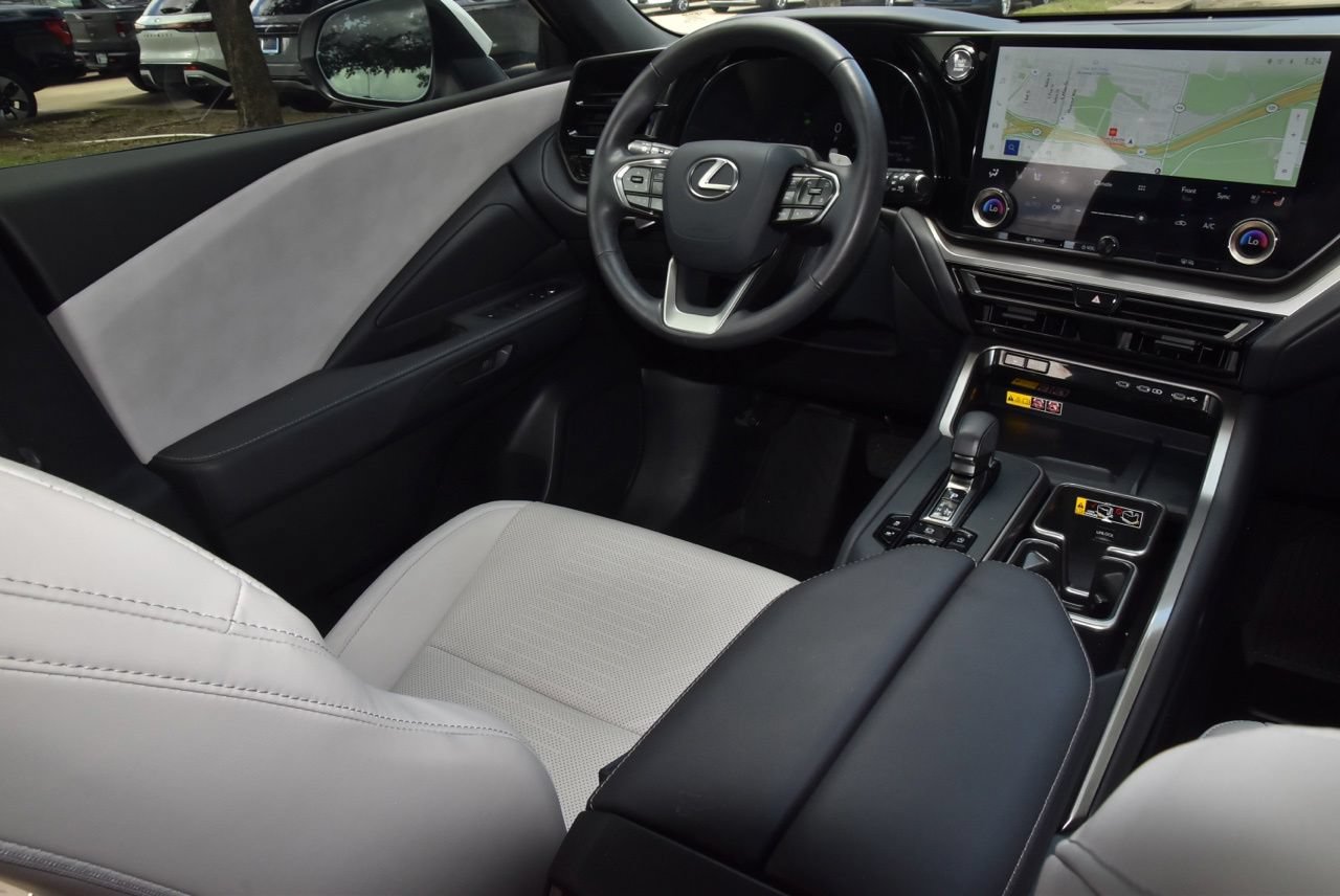 Used 2025 Lexus TX 350 AWD w/ Technology Package image 16