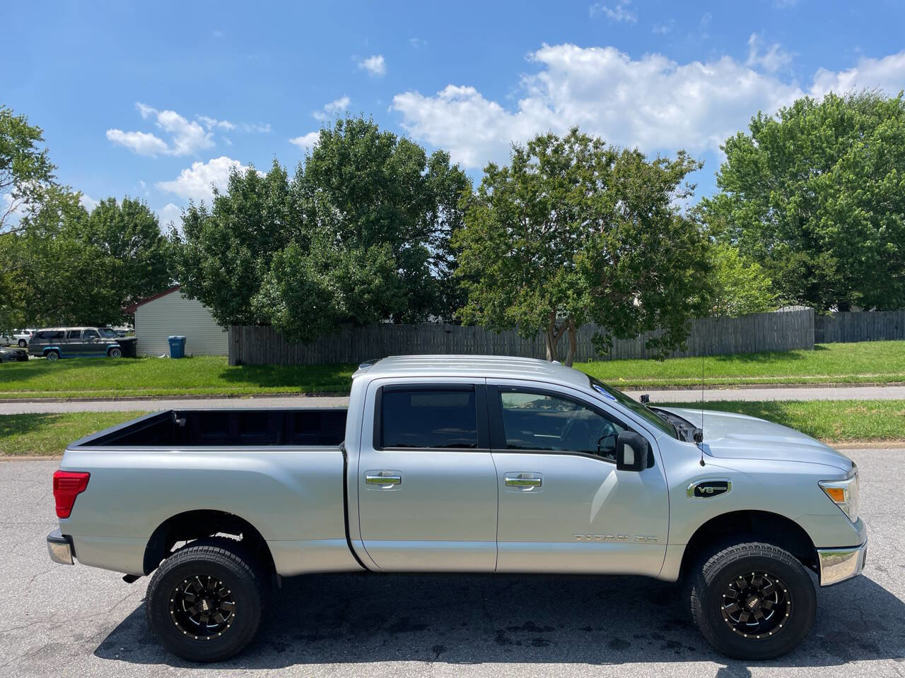 Used 2017 Nissan Titan SV RWD image 7