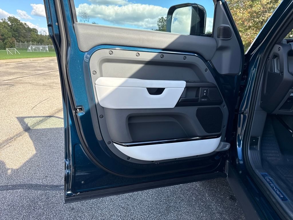 New 2026 Land Rover Defender 110 OCTA image 10