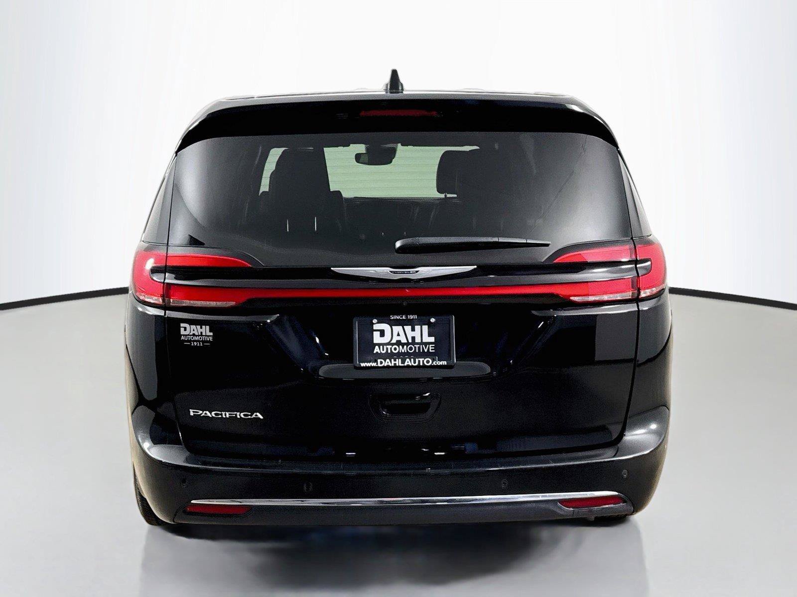 Used 2025 Chrysler Pacifica Select FWD image 12