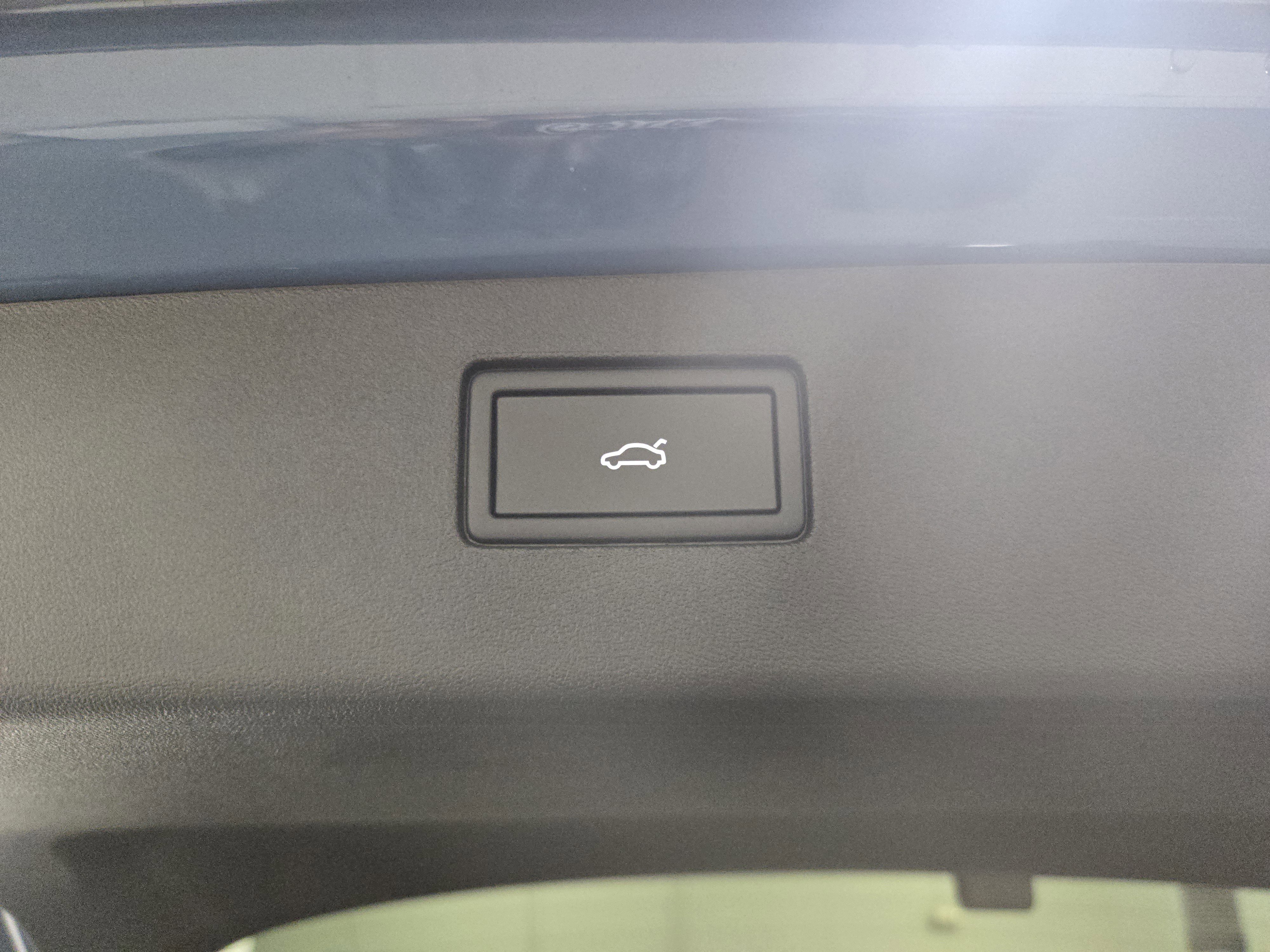 New 2025 Volkswagen Tiguan SE R-Line image 19