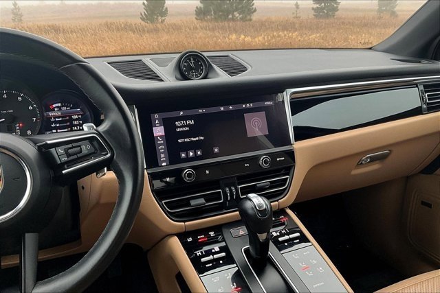 Used 2022 Porsche Macan image 9